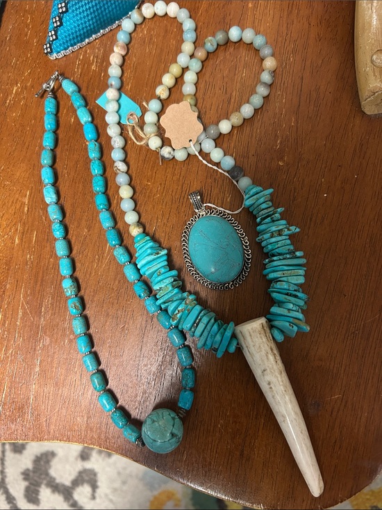 Jewelry - Turquoise Bead Statement Necklace with Pendant